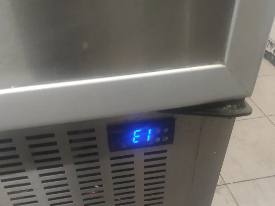 Under-bar commercial fridge E1 controller fault assessment