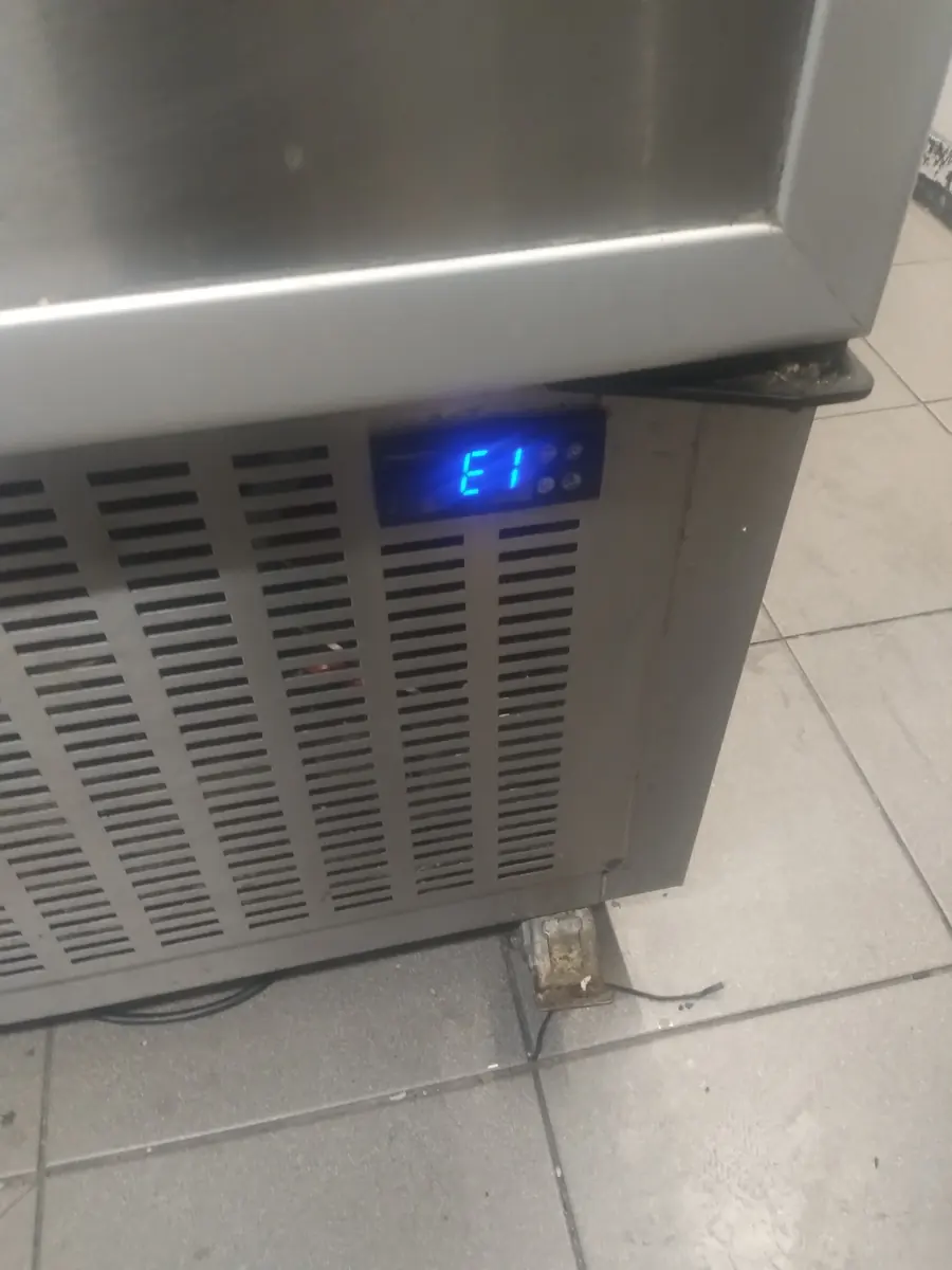 Under-bar commercial fridge E1 controller fault
