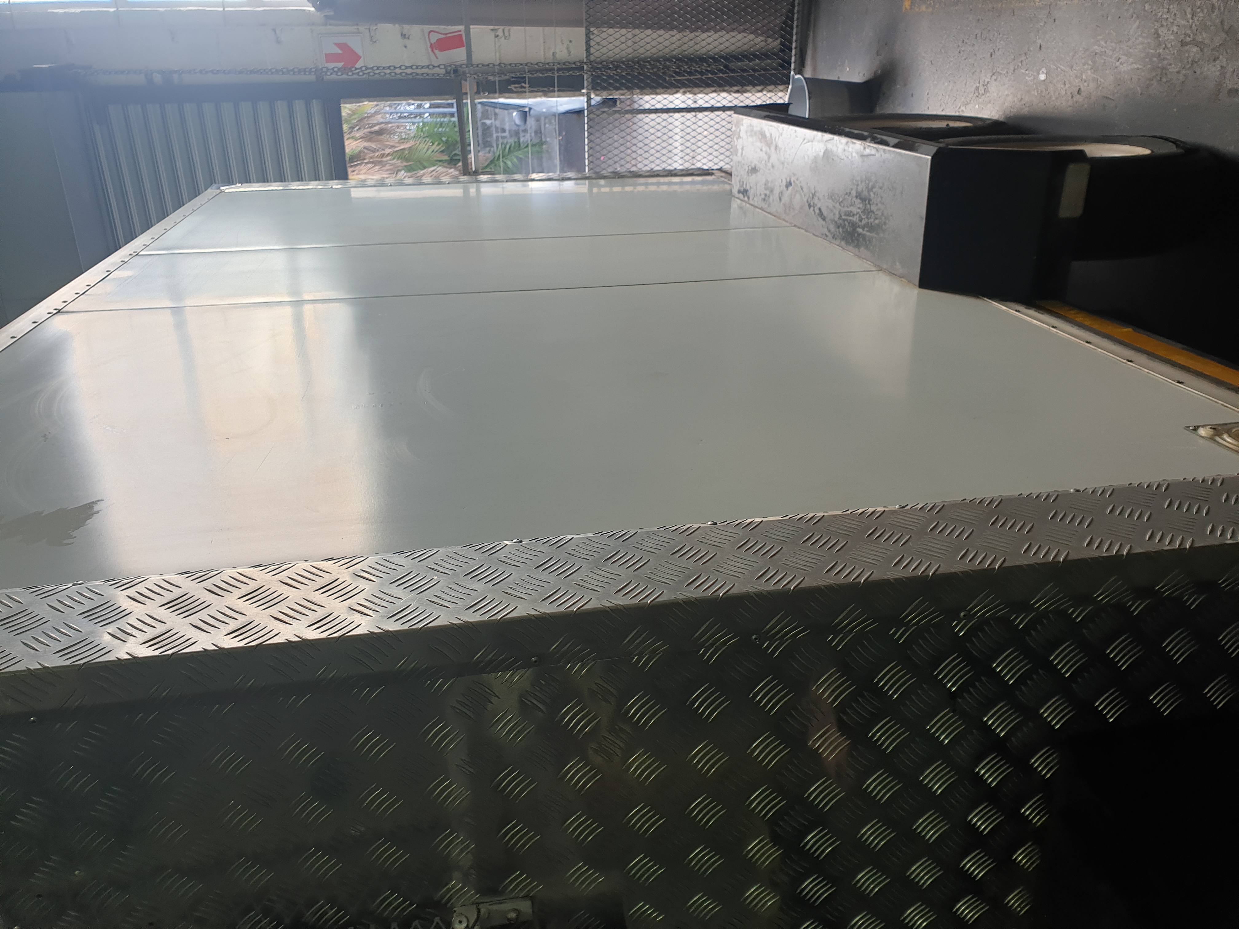 Mobile refrigerated trailer exterior and insulated body