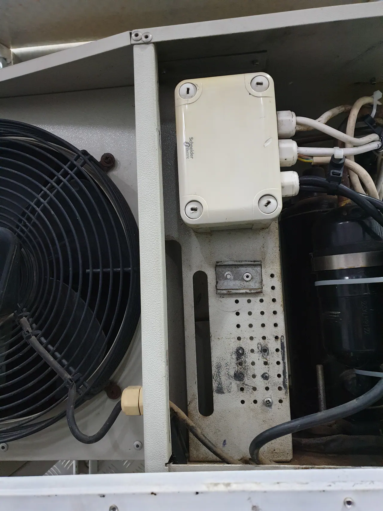 Condenser fan and electrical enclosure on a mobile refrigerated trailer