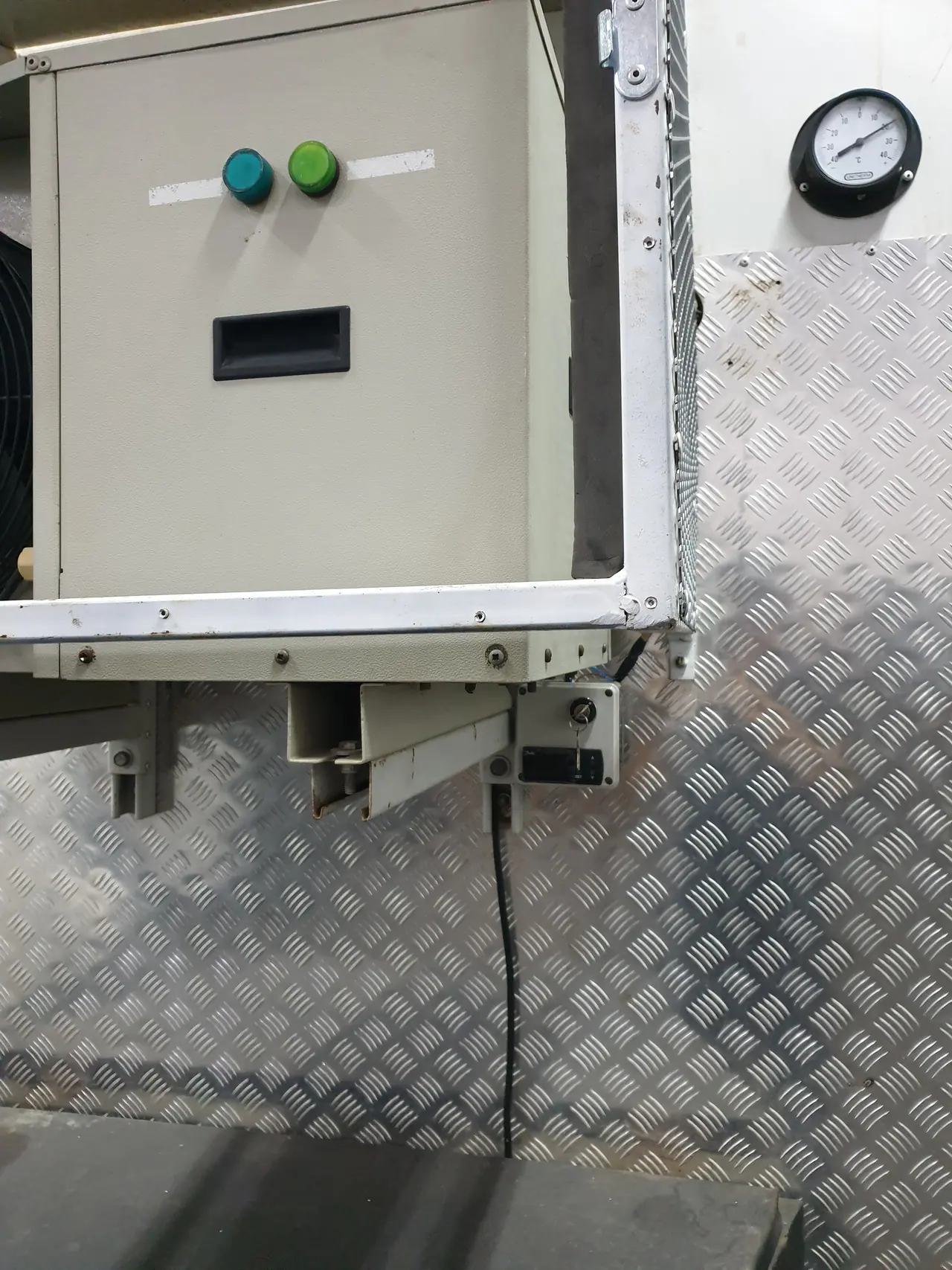 Detailed mobile refrigeration repair work on an R404A trailer system
