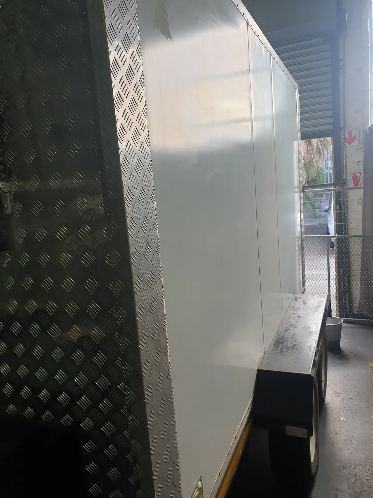 Mobile refrigerated trailer exterior and insulated body