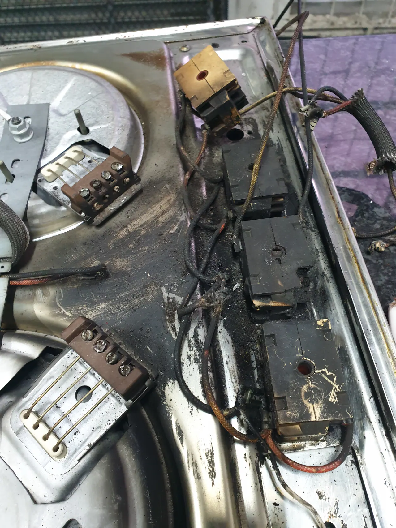 Commercial hotplate element wiring during rewire inspection